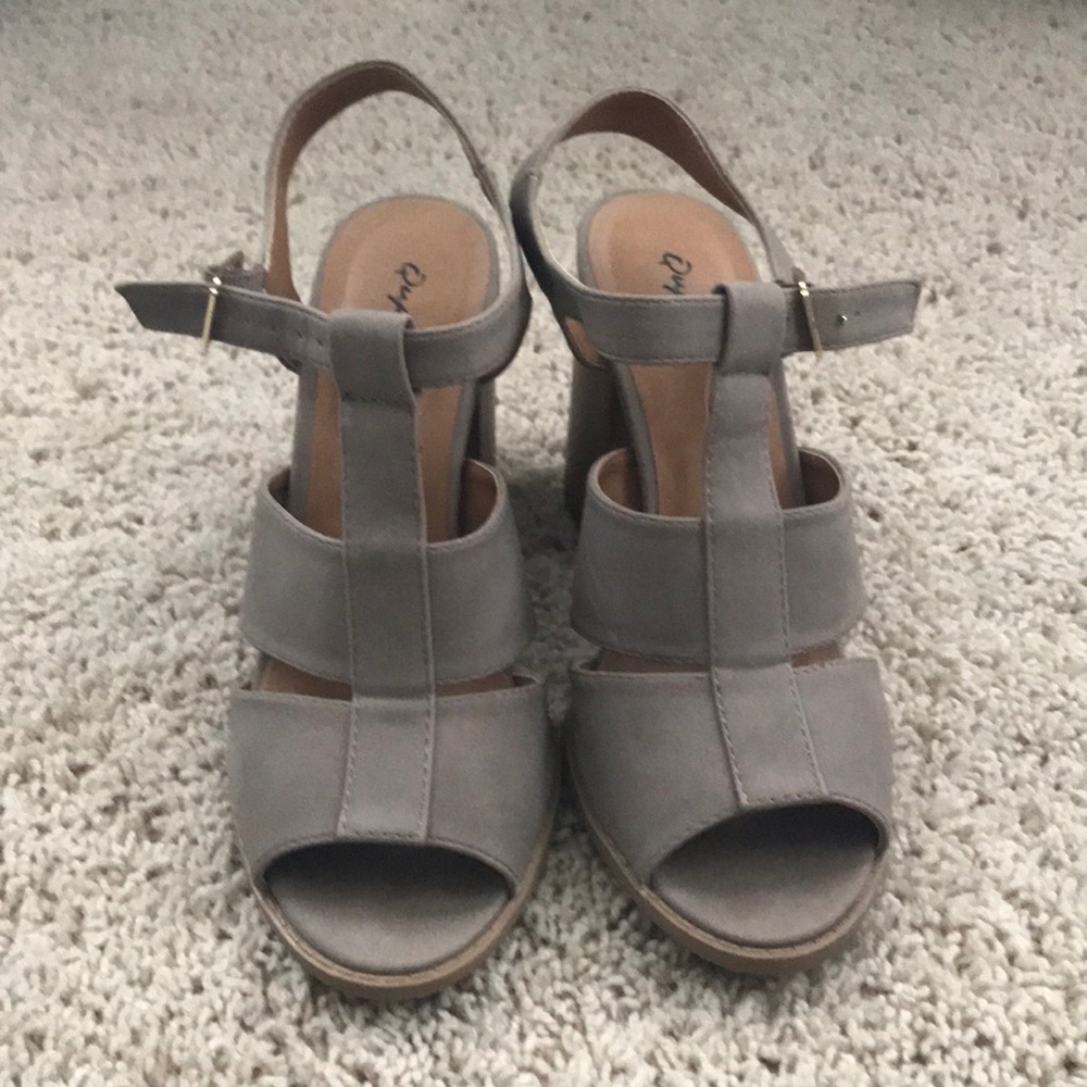 Worn once tan sandal with block heel